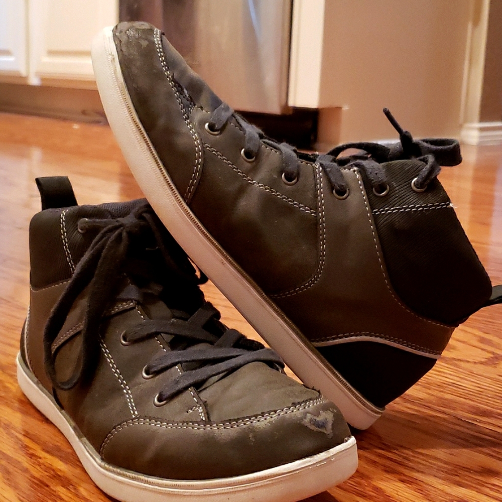 Kids fashion forward sneaker